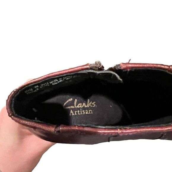 Clarks artisan maroon‎ wedge booties. Size 5 - Picture 2 of 8